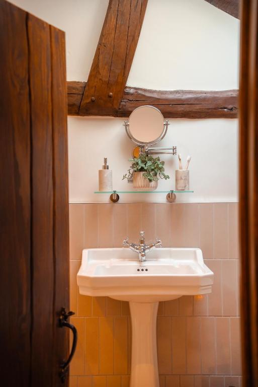 Pedestal sink under the eaves