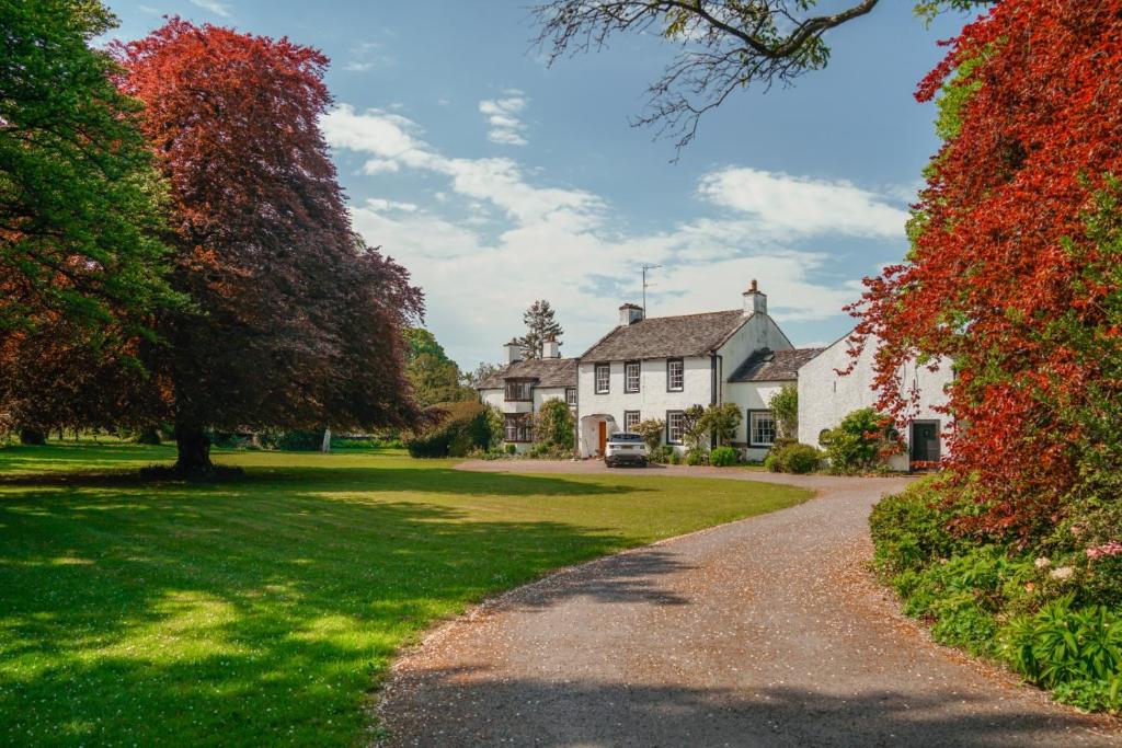 Front of the house and drive in autumn